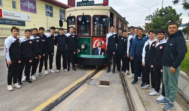 Şehzadeler Belediyespor Yıldız Erkek Voleybol Takımı Türkiye finallerinde!