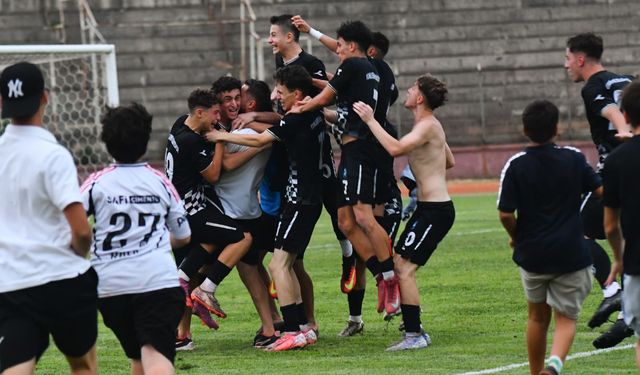 Gençler tarih yazdı: Yunusemre Belediyespor’dan tarihi şampiyonluk!