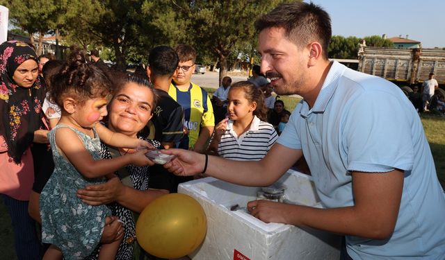 Şehzadeler Belediyesi’nden çocuklara yaz neşesi: Dondurma ve oyun keyfi!