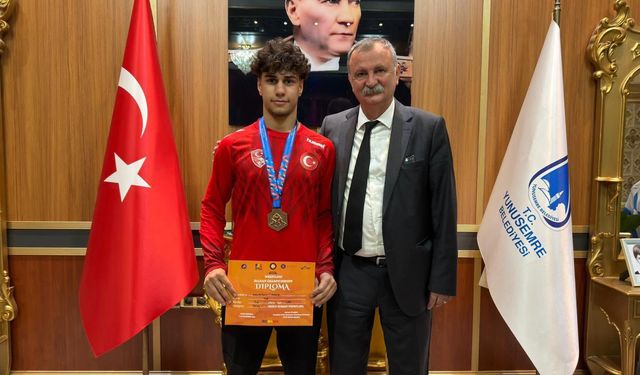 Başkan Balaban milli güreşçi Kadir Kadiroğlu ile bir araya geldi