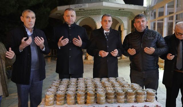 Miraç Kandili’nde Şehzadeler’de helva ikramı