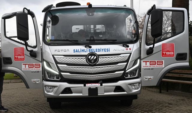 Salihli Belediyesi’nin Araç Filosuna Yeni Çöp Kamyonu Katıldı