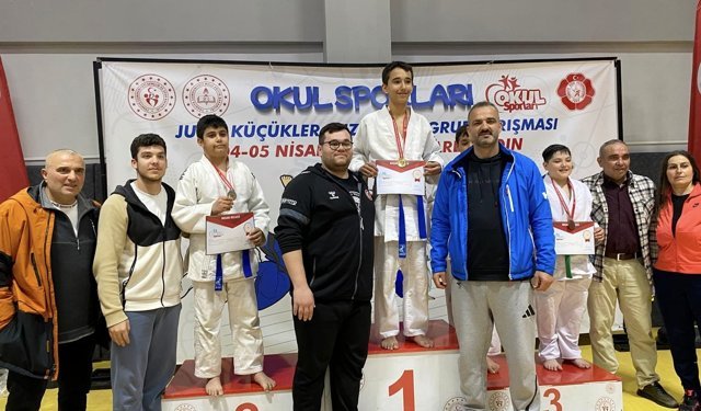 Yunusemre'nin Küçük Judocuları Aydın'da 6 Madalya Kazandı
