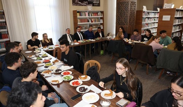 Başkan Şimşek, YKS’ye Hazırlanan Gençlerle Kahvaltıda Buluştu