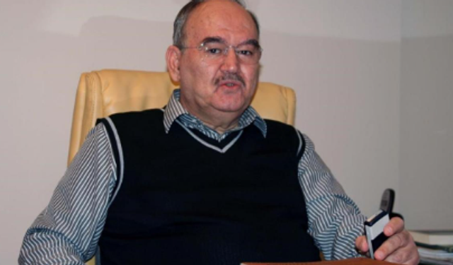 Eski İzmir Büyükşehir Belediye Başkanı Burhan Özfatura hayatını kaybetti