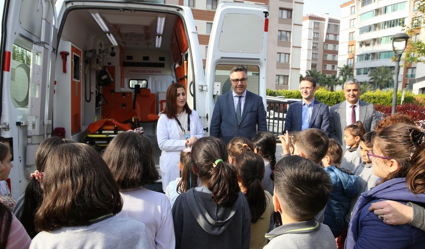 ÇKSM Öğrencilerine Ambulans Tanıtımı Yapıldı