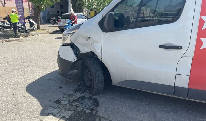 Nazilli'de panelvanla çarpışan motosikletin sürücüsü yaralandı
