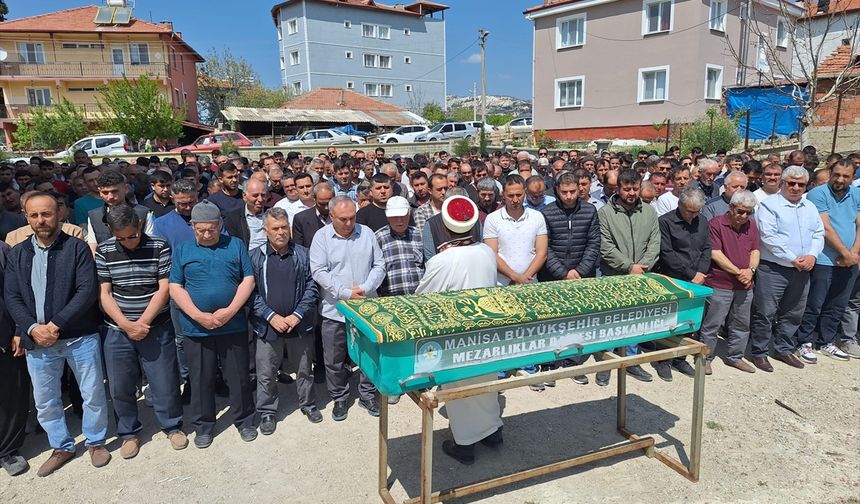 Selendi'de vefat eden belediye meclis üyesinin cenazesi toprağa verildi