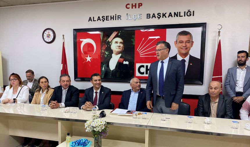 Alaşehir'de CHP'ye katılanlar için üyelik töreni düzenlendi