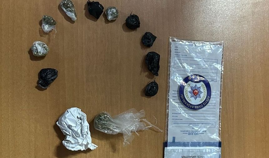 Manisa'da üzerlerinde uyuşturucu madde bulunan iki şüpheli yakalandı
