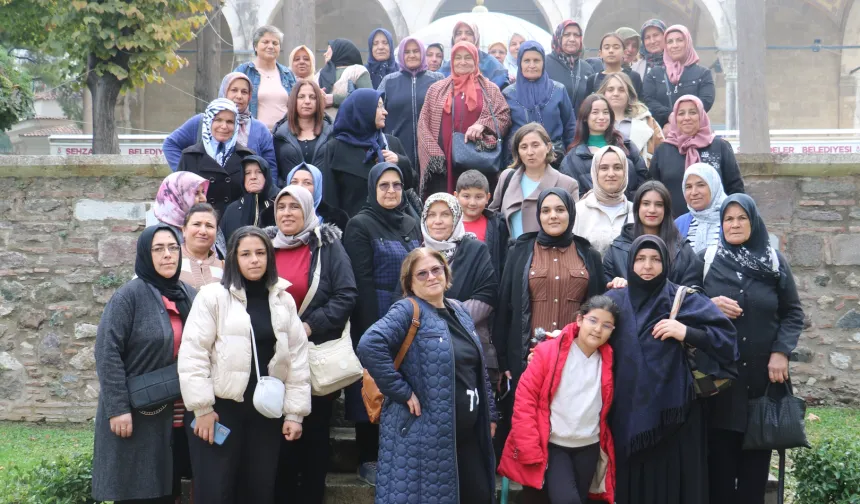 Kulalı kadınlar adım adım Manisa'yı gezdi