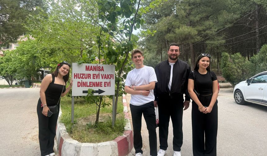 MCBÜ’lü Öğrencilerden Huzurevine Sevgi Dolu Ziyaret