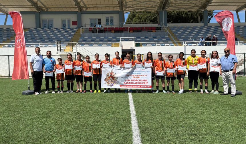 Manisa’da Yıldızlar Sahne Aldı: Okul Sporları Futbol Türkiye Yarı Finalleri Tamamlandı