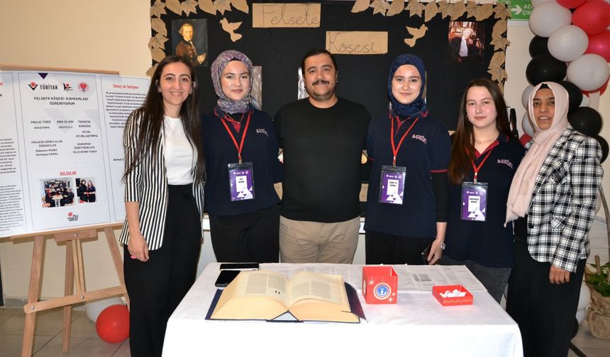 Manisa’da bilim şöleni: TÜBİTAK 4006 Bilim Fuarı genç mucitleri ağırladı