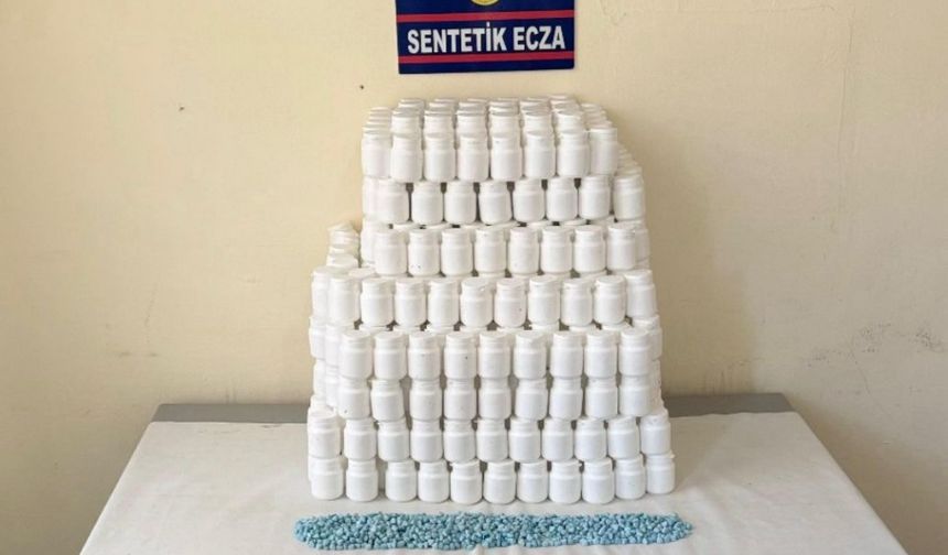 Manisa'da Jandarmadan Zehir Tacirine Darbe: 62 Bin Adet Sentetik Hap Ele Geçirildi