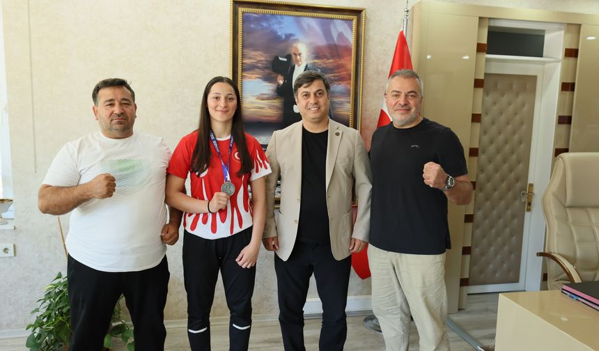 İl Müdürü Yunus Öztürk’ten Dünya İkincisi Cemile Aykoç’a Tebrik