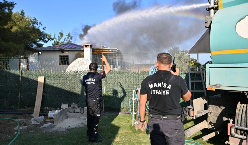 Manisa Büyükşehir’den Bornova’daki yangına söndürme desteği