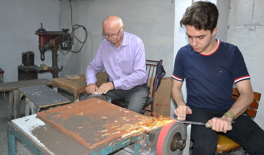 Manisa’da Kurban Bayramı öncesi bıçakçılarda yoğun mesai