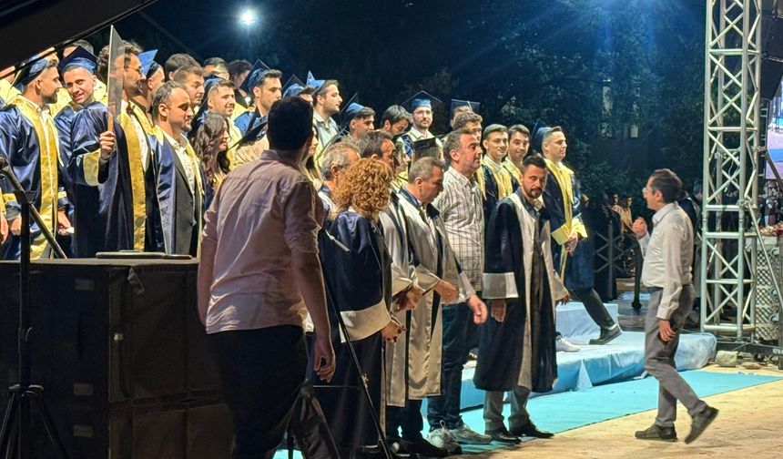 MCBÜ Mühendislik Fakültesi’nde mezuniyet coşkusu: Yeni mühendisler uğurlandı