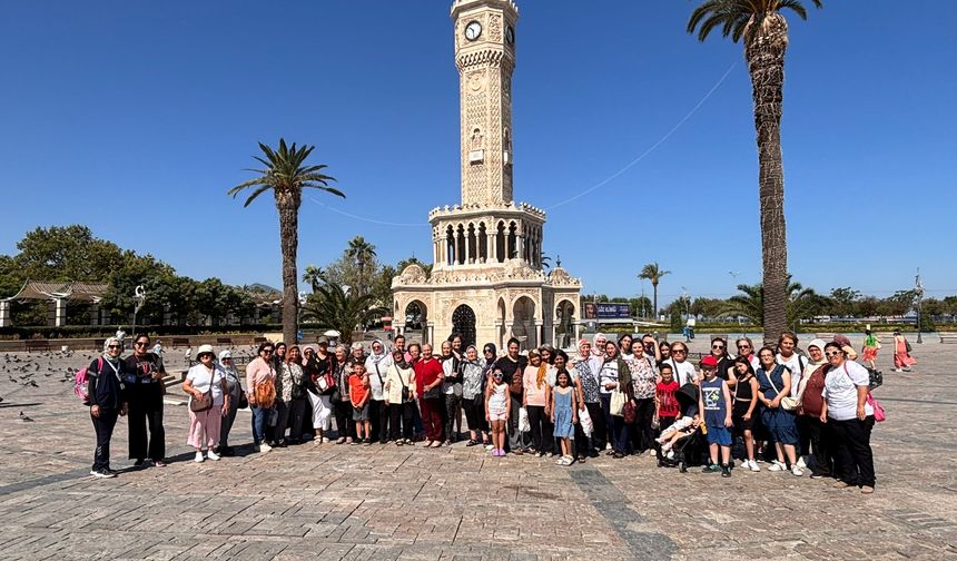 Gülbahçeli kadınlar İzmir’i gezdi