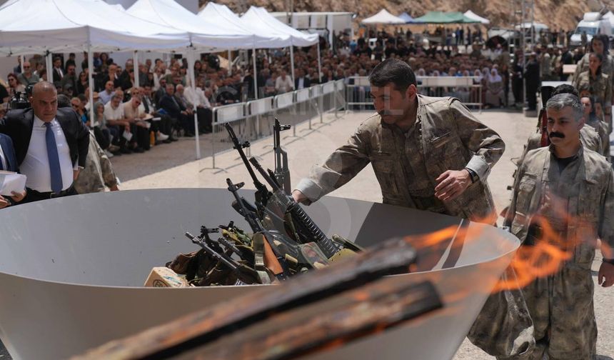 Terörsüz Türkiye yolunda tarihi adım: PKK silahlarını yaktı