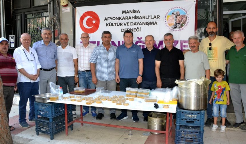 Manisa’da Afyonkarahisarlılardan 700 kişilik aşure hayrı