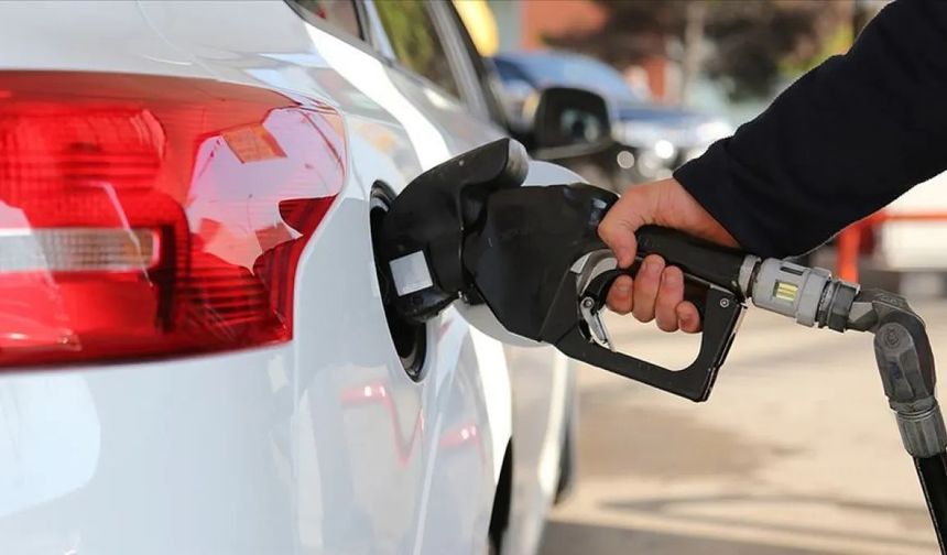 Benzine büyük indirim geliyor: Litre fiyatında 2 TL düşüş bekleniyor