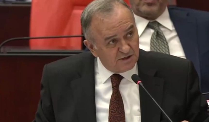 MHP’li Akçay’ın Dili Sürçtü : “Şişt şişt sakin ol, si… sinirlerine hakim ol ”