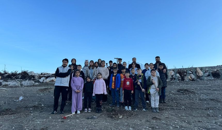 Manisa’da Anlamlı Etkinlik: Cevher Derneği Öğrencileri Yangın Bölgesine Umut Ekti