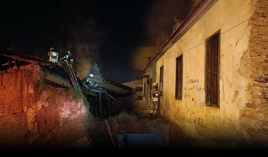 Manisa’da metruk bina alevlere teslim oldu