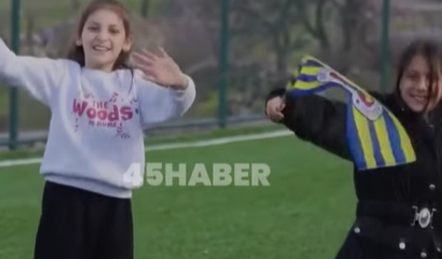 Galatasaraylı başkandan Fenerbahçeli çocuklara forma sürprizi