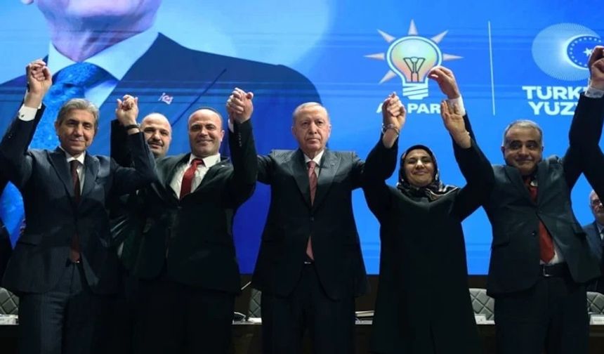 Cumhurbaşkanı Erdoğan’dan 4 belediye başkanına rozet