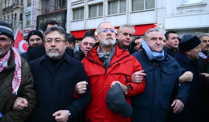 Yenişehirlioğlu, Galata Köprüsü’nde yürüyüşe katıldı
