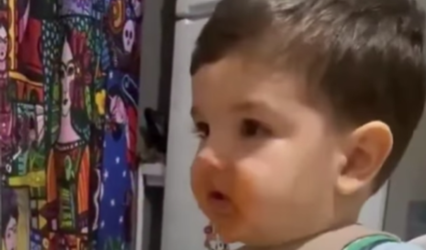 2 yaşındaki bebeğin Kabe'de Hacılar Hu Der Allah coşkusu