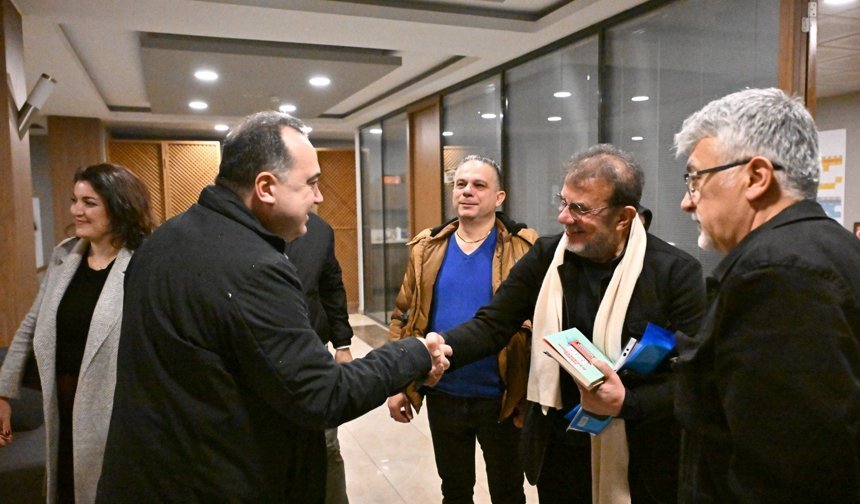 Nebil Özgentürk, Niobe Edebiyat/Sanat Söyleşileri’nde Manisalılarla Buluştu