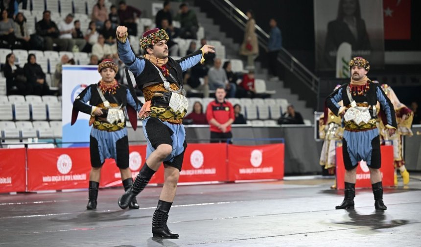 Halk Oyunları Yarışmasına Manisa Büyükşehir Belediyespor Damga Vurdu