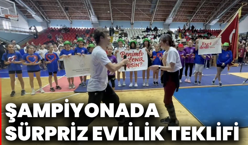 Şampiyonada sürpriz evlilik teklifi