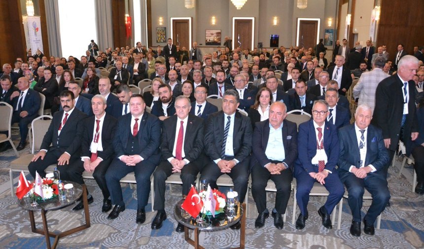 MHP’li Akçay: Esnaf ve sanatkârlarımız ekonomik ve toplumsal yapının temeli beraberliğin teminatıdır