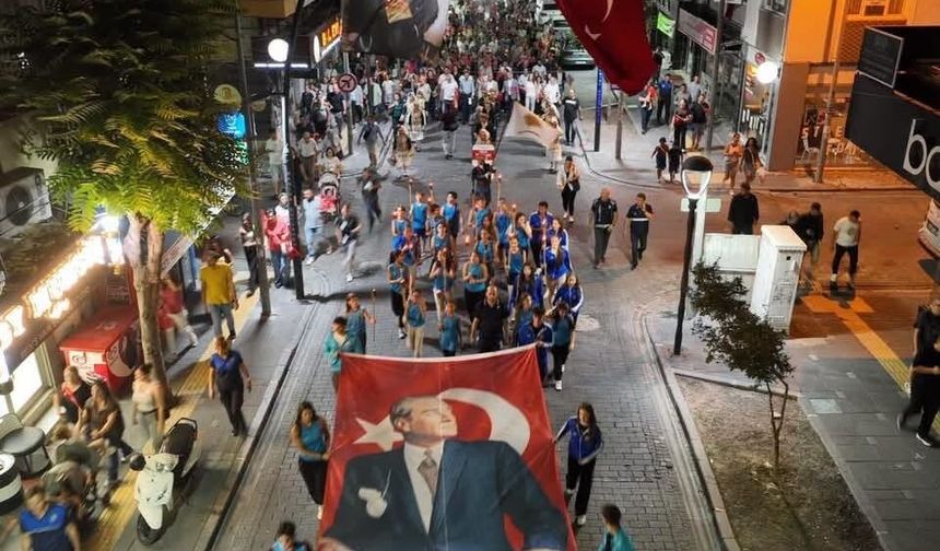 Akhisar’da Kurtuluş Coşkusu Sokaklara Taştı